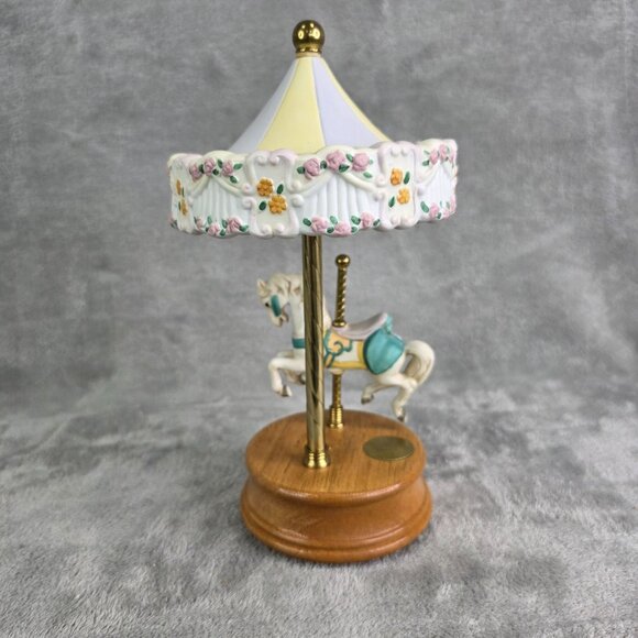 Vintage Willitts Designs Group II Musical Carousel Horse Figurine Wooden Base - Picture 6 of 10